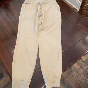 Lululemon Size 8 Joggers! Mint condition worn 1 time! so comfy